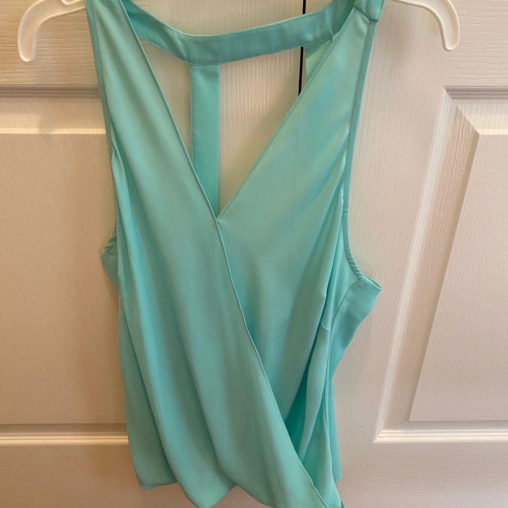 Gianni Bini sea foam colored tank top